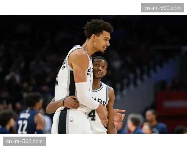 福克斯与文班亚马挡拆三分：马刺第三节12-2攻击波